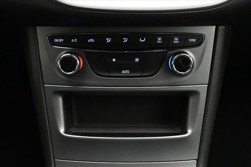 Opel Astra 1,5 CDTi 90 kW Park. Kamera Zá - fotka 21 z 29