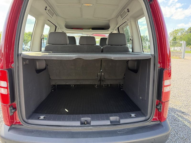Volkswagen Caddy Life 1.6TDi TEAM  - fotka 18 z 19