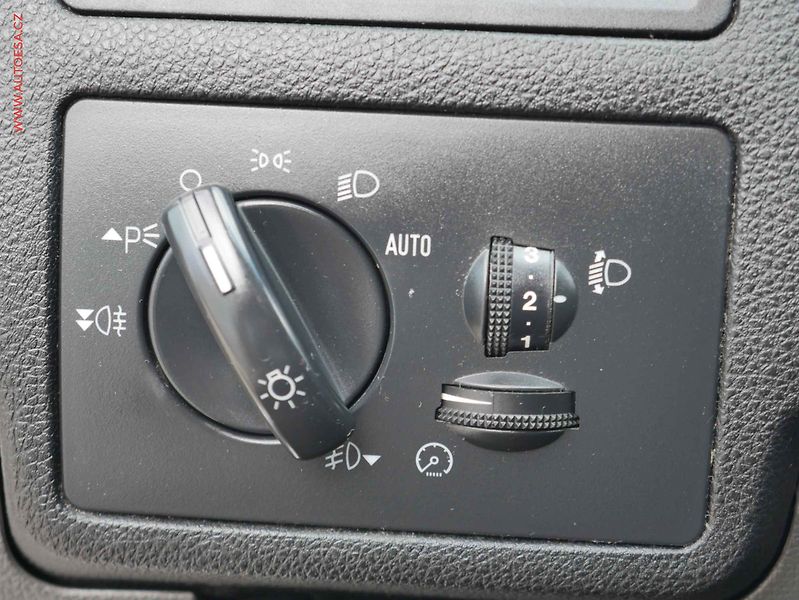 Ford C-MAX (2009) 2.0 i, AC, temp - fotka 13 z 16