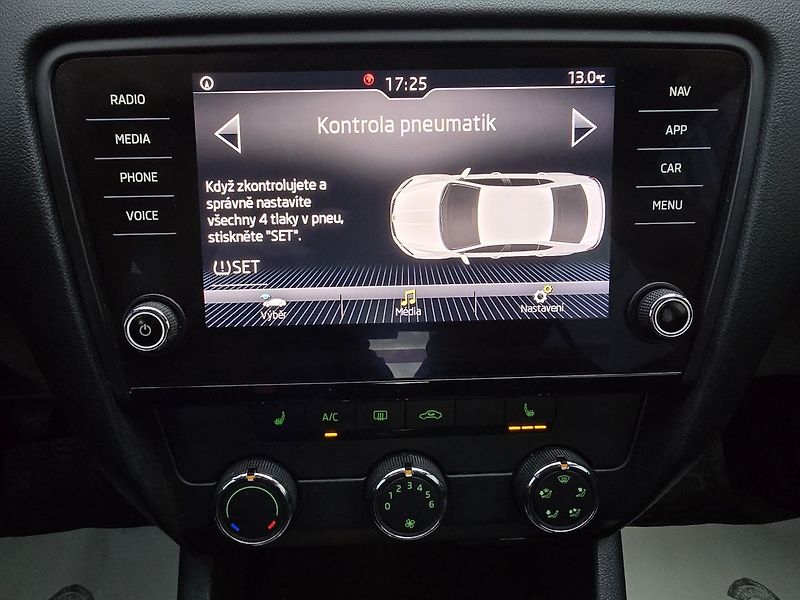 Škoda Octavia 110kW 1.Maj. ČR -DPH - fotka 17 z 36