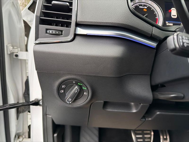 Škoda Karoq 2,0 TDi 110 KW 4X4 ČR WEBASTO - fotka 37 z 44