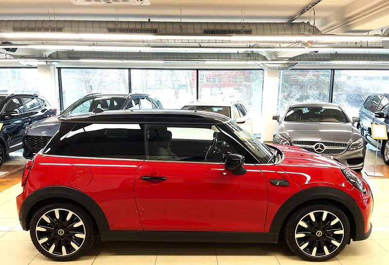 Mini Cooper SE, 135 kW, CHILLI RED, ČR - fotka 7 z 29
