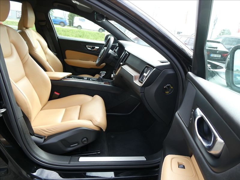 Volvo V60 2,0 D3 AWD Inscription,DPH,ČR - fotka 24 z 41