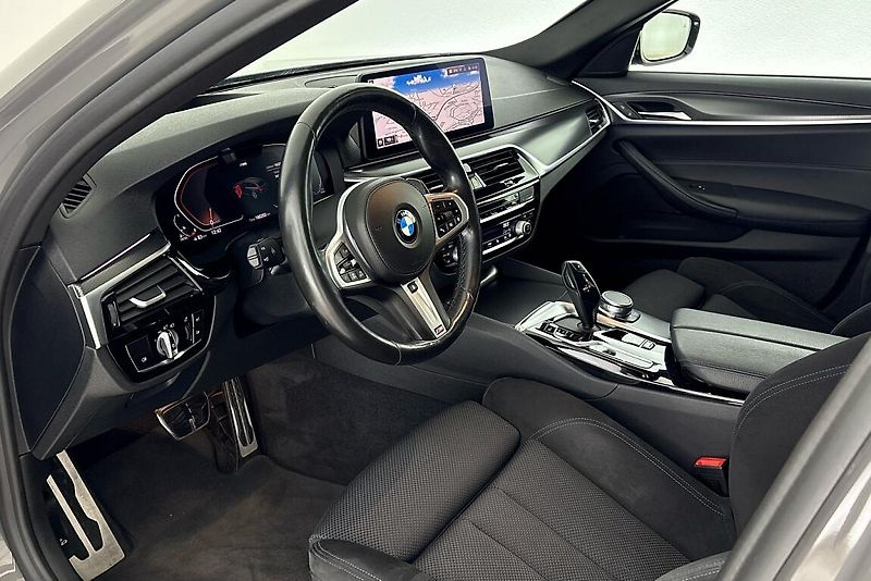 BMW Řada 5 530d xDrive - fotka 6 z 29
