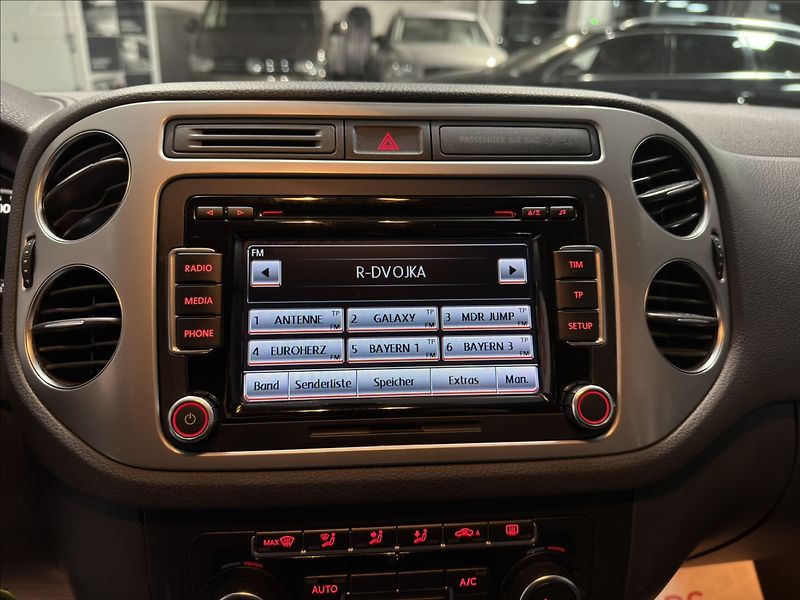 Volkswagen Tiguan 1,4   TSI 90KW CUP VÝHŘEV TOP - fotka 15 z 36