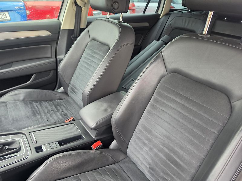 Volkswagen Passat 2.0 TDI DSG Night Paket  - fotka 19 z 24