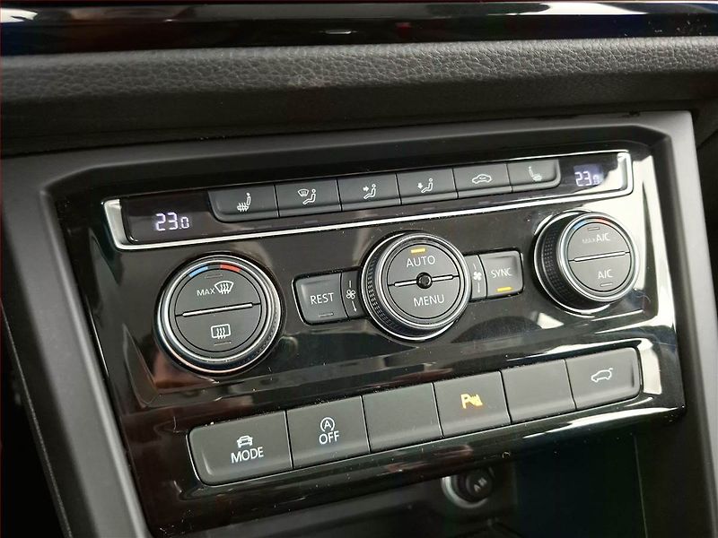 Volkswagen Touran (2019) 1.5 TSI - fotka 16 z 21