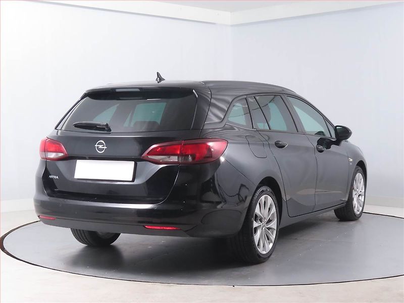 Opel Astra (2019) 1.6 CDTI, Navi, Tempomat - fotka 5 z 18