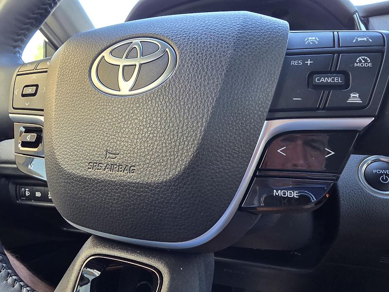 Toyota Camry 2.5-HEV-ZÁRUKA-1.MAJ-FOLIE - fotka 25 z 29