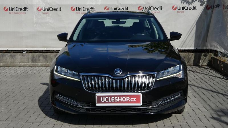Škoda Superb Combi 2,0 TDI DSG Style - fotka 2 z 24