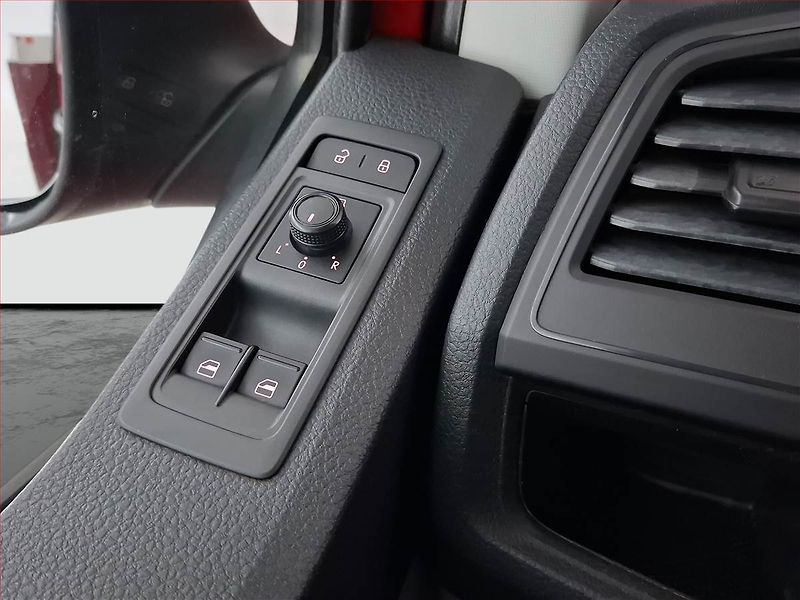 Volkswagen Transporter (2018) 2.0 TDI 4MOTION, Valník, ČR - fotka 14 z 15