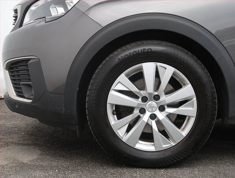 Peugeot 5008 (2020) Active PureTech 130, 7 míst - fotka 15 z 24