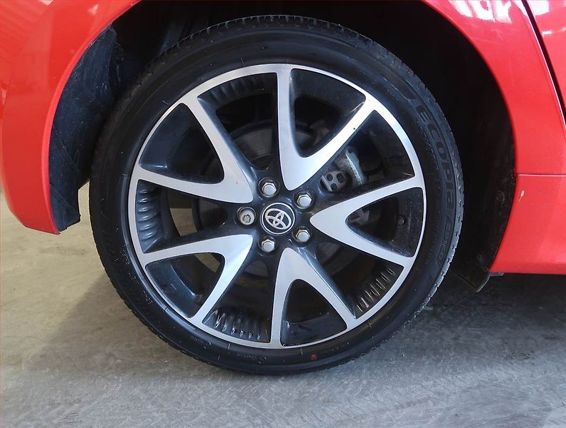 Toyota Yaris (2020) 1.5 VVT-i Hybrid - fotka 15 z 20