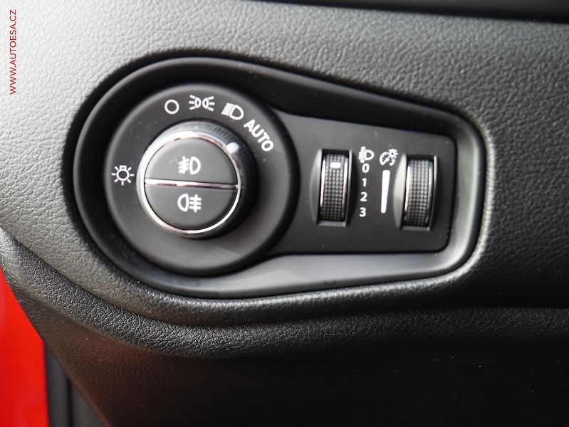 Jeep Renegade (2016) 1.4 MultiAir limited, ČR, AC - fotka 17 z 19