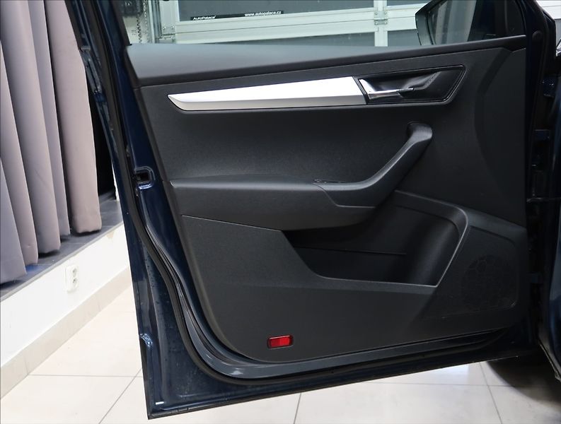 Škoda Karoq 1,5 TSI ČR 1. MAJ NAVI 2x ALU - fotka 8 z 45
