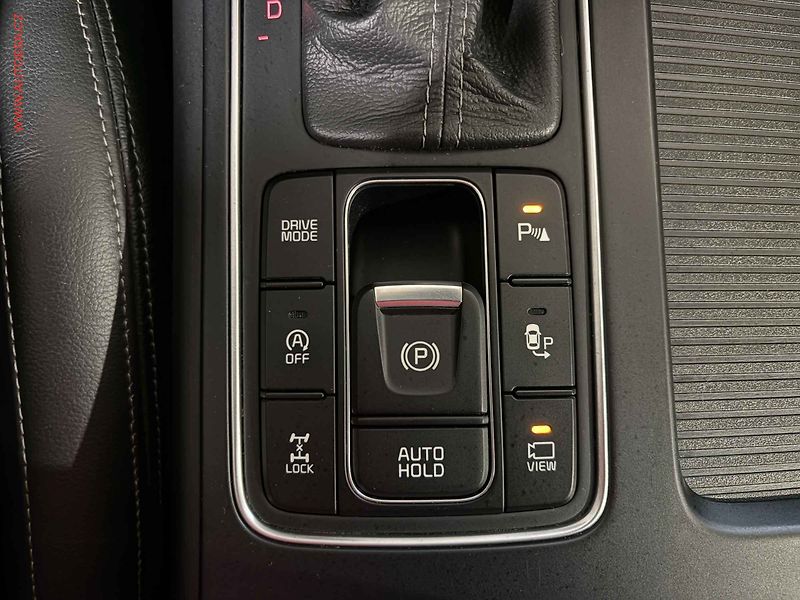 Kia Sorento (2015) 2.2 CRDi 4x4, ČR, AT, bixen - fotka 18 z 18