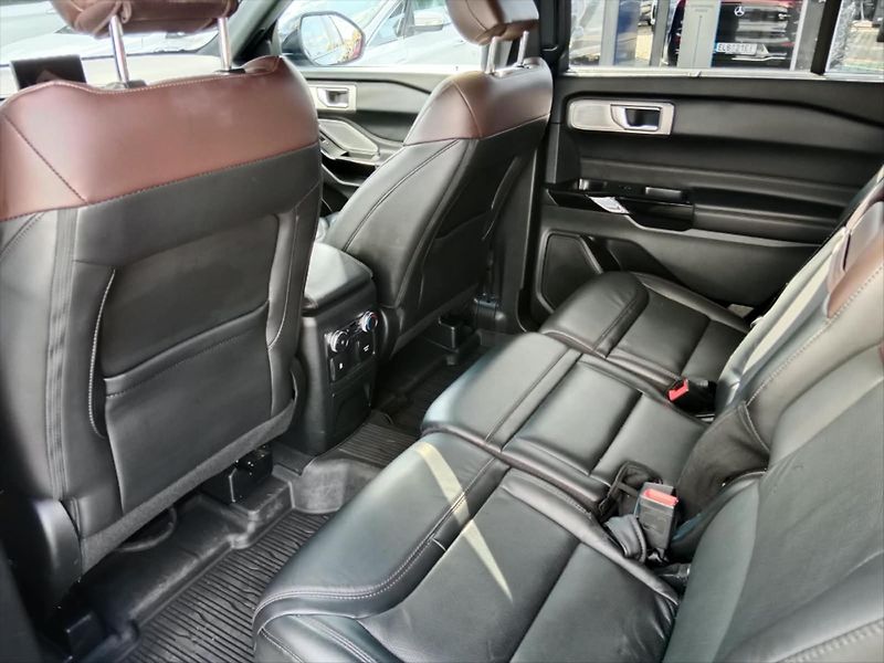 Ford Explorer 3,0 V6 EcoBoost PHEV  PLATINUM - fotka 17 z 19