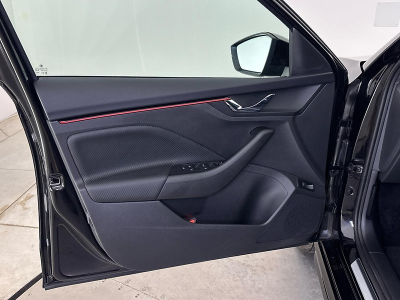 Škoda Kamiq Monte Carlo - fotka 13 z 30