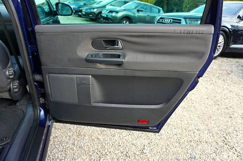 Volkswagen Sharan (2007) 2,0 TDI 103 kW - fotka 18 z 43
