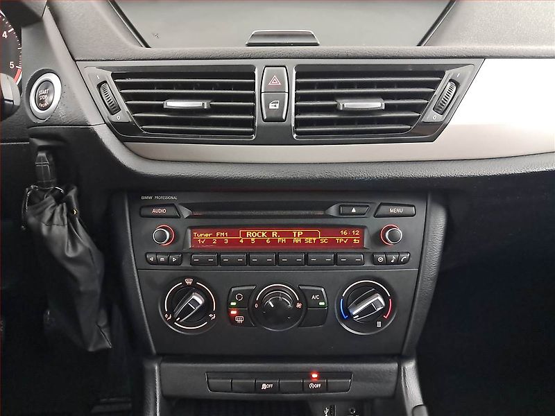 BMW X1 (2014) sDrive16d, Park. senzory - fotka 12 z 15