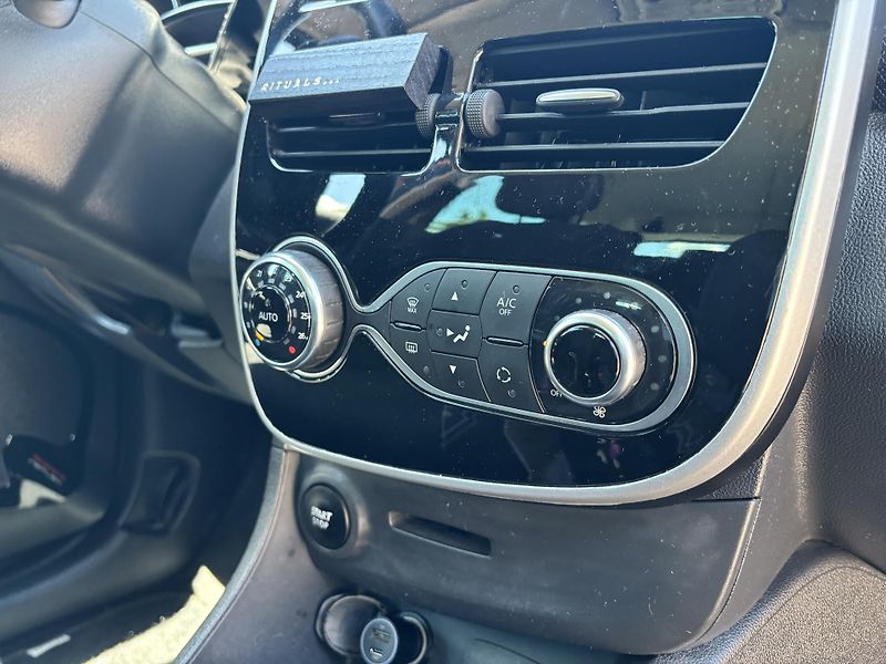 Renault Clio 1.2 54kw Limited - fotka 24 z 25