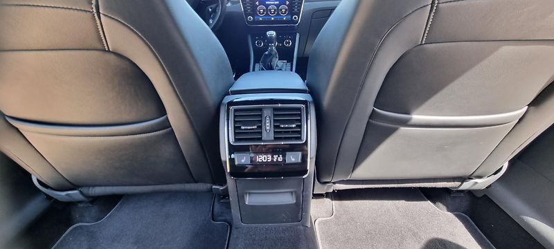 Škoda Superb (2018) Sportline, 2.0TDi 4x4, DPH, ČR - fotka 22 z 22