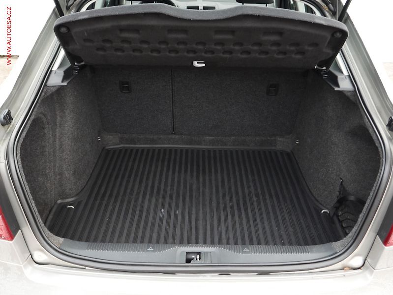 Škoda Octavia (2012) 1.2 TSI, ČR, AC, STK4/28 - fotka 7 z 16