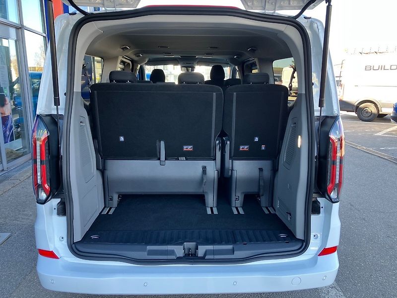 Ford Tourneo Custom (2026) Titanium L2, Tourneo, 2.0 EcoB - fotka 28 z 31