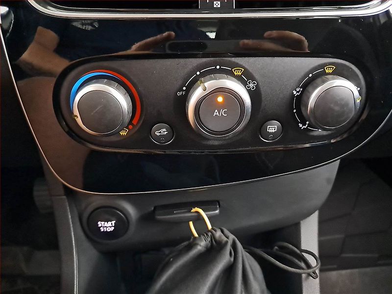 Renault Clio (2019) 0.9 TCe, Navi, Tempomat - fotka 18 z 21