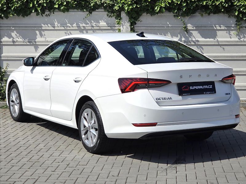 Škoda Octavia 1,5 eTSi DSG Style NEHAVAR. ČR - fotka 4 z 22
