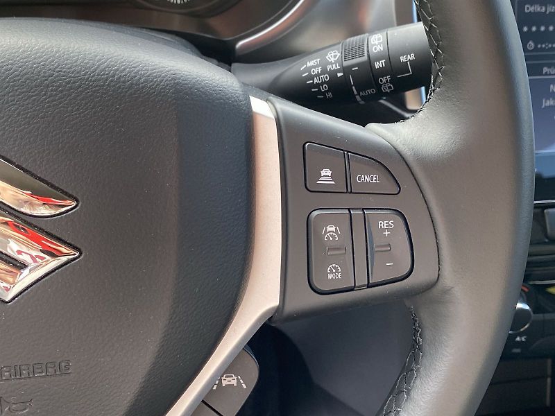 Suzuki Vitara (2024) 1.4 BoosterJet Premium - fotka 18 z 28
