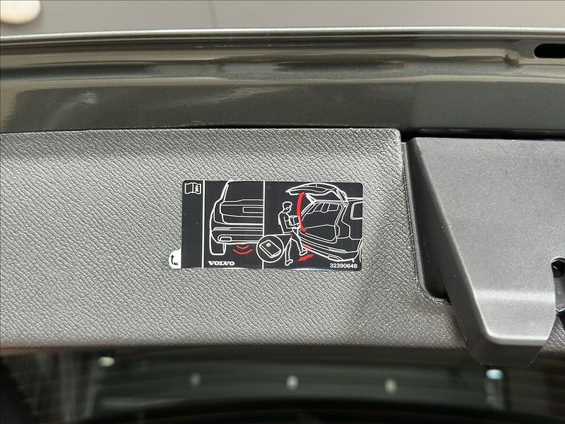 Volvo XC90 (2026) 2,0 T8  Plus Dark - fotka 14 z 37