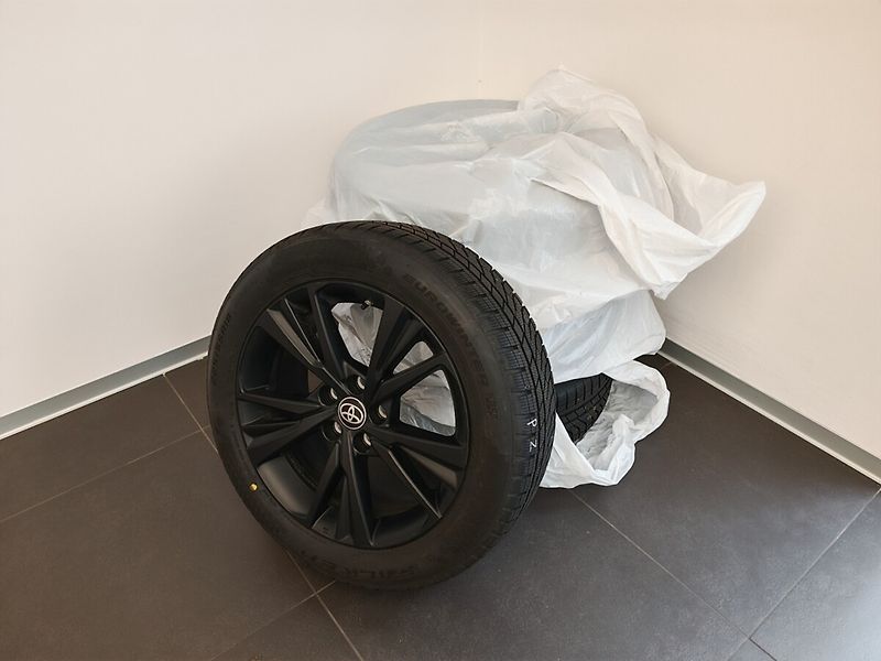 Toyota C-HR 2.0 Hybrid 4x4 Executive - fotka 43 z 44