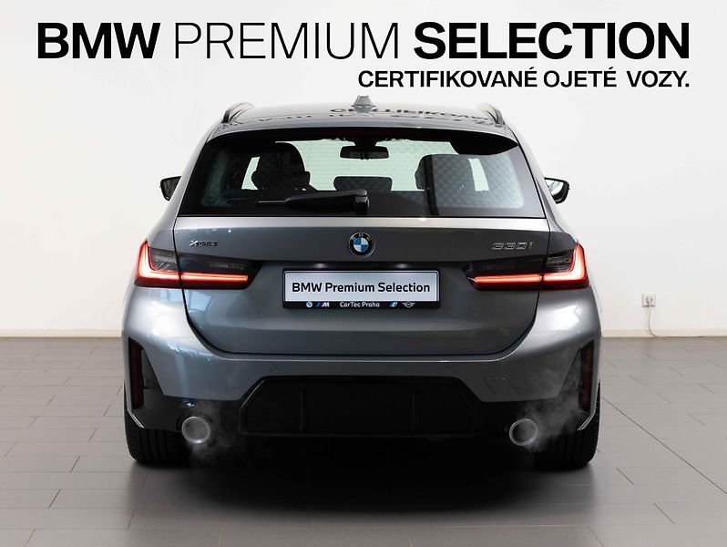 BMW Řada 3 330i xDrive Touring - fotka 4 z 21