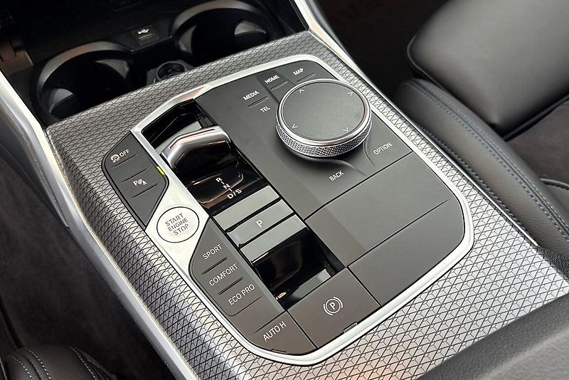 BMW Řada 3 řady 3 | 330d xDrive - fotka 24 z 27