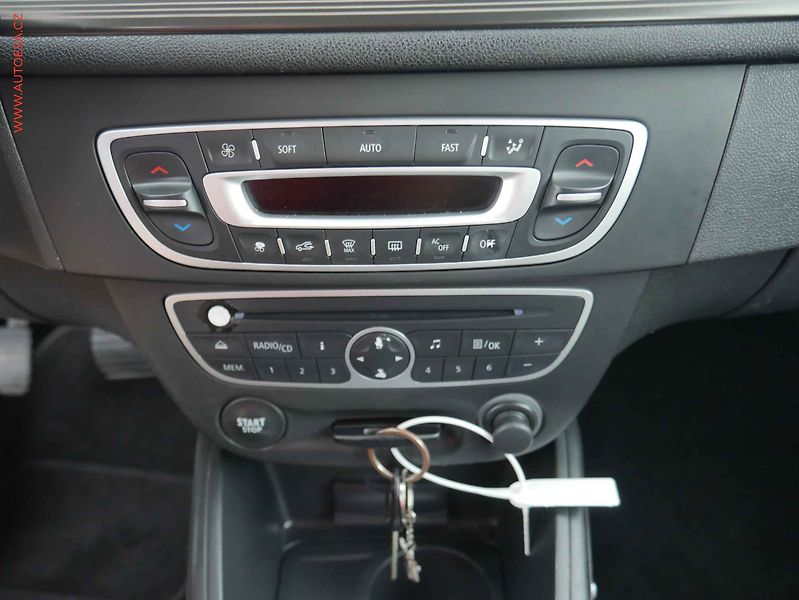 Renault Mégane (2010) 1.6i, ČR, autoAC, temp - fotka 11 z 15