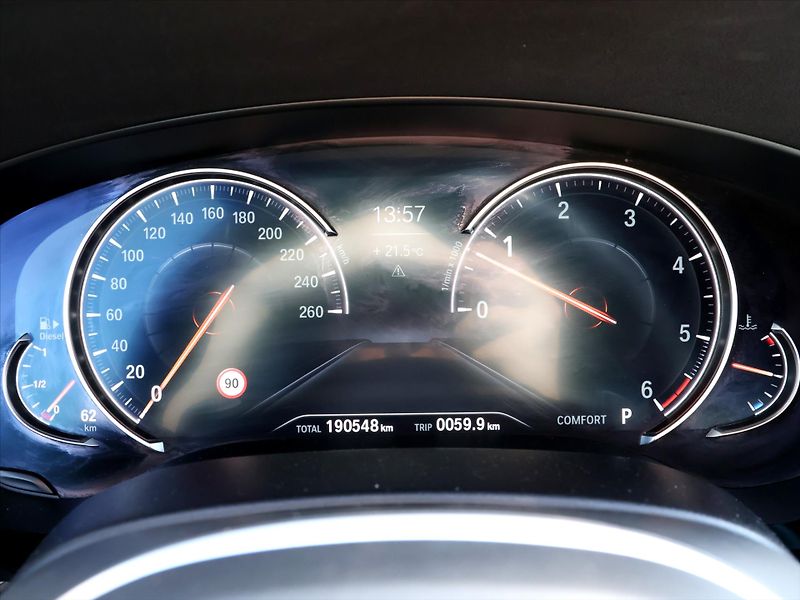 BMW Řada 5 3,0 530d 195kW xDrive CZ - fotka 19 z 39