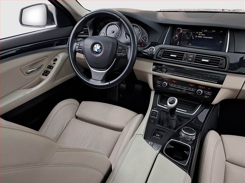 BMW Řada 5 (2015) 535i, Kůže, Navi, Bi-Xenony - fotka 7 z 22