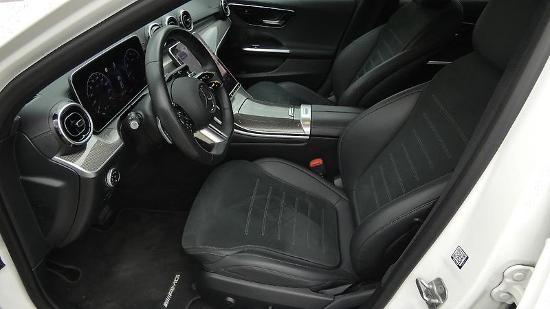 Mercedes-Benz Třídy C Sedan 300 4MATIC - fotka 16 z 23