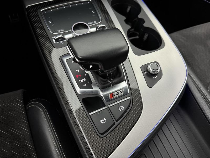 Audi SQ7 4,0 V8 MATRIX BOSE DPH 360° CZ - fotka 29 z 52