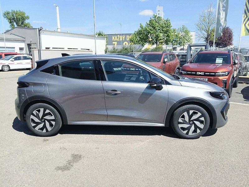 Renault Clio (2026) evolution TCe 115 + zimní pneu - fotka 4 z 20