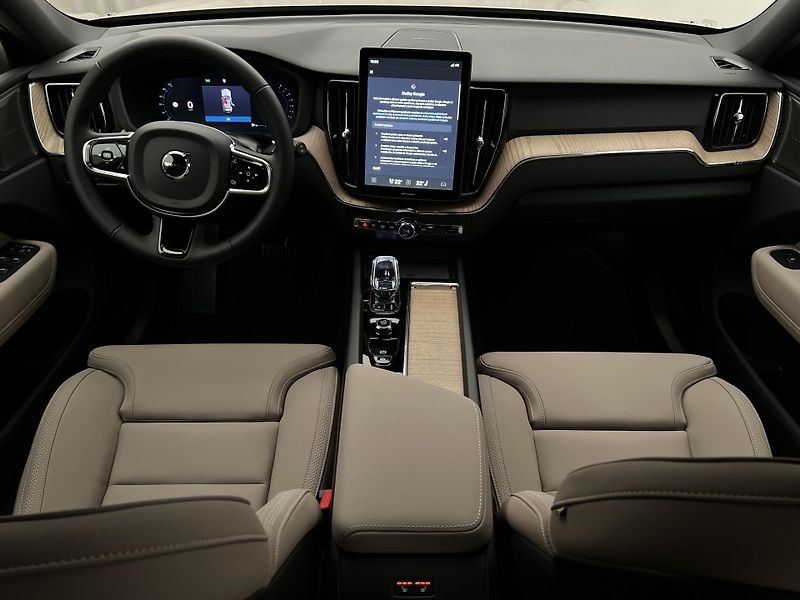 Volvo XC60 (2026) B5 AWD PLUS BRIGHT AUT - fotka 2 z 43