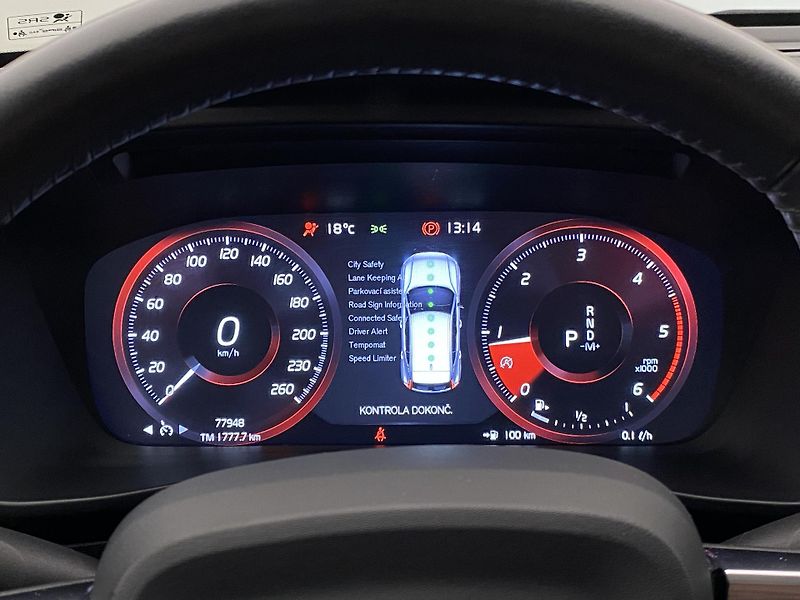 Volvo XC40 D3 AWD MOMENTUM AUT  - fotka 25 z 38