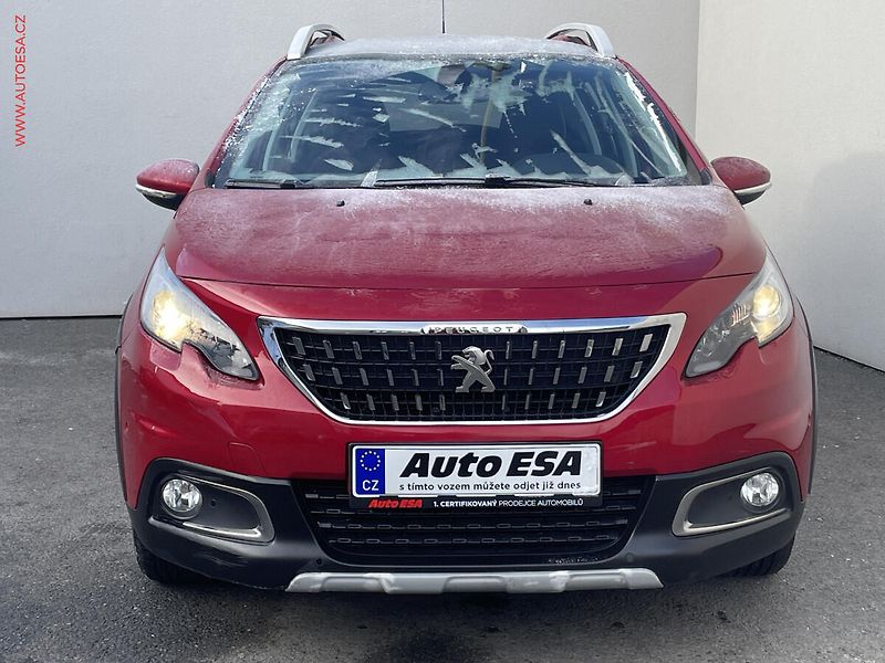 Peugeot 2008 (2018) 1.2 PT, Allure, AT, panor - fotka 2 z 18