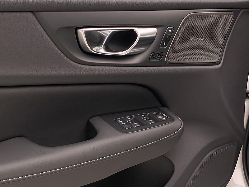 Volvo V60 (2026) T6 AWD Plug-in DARK PLUS - fotka 25 z 64