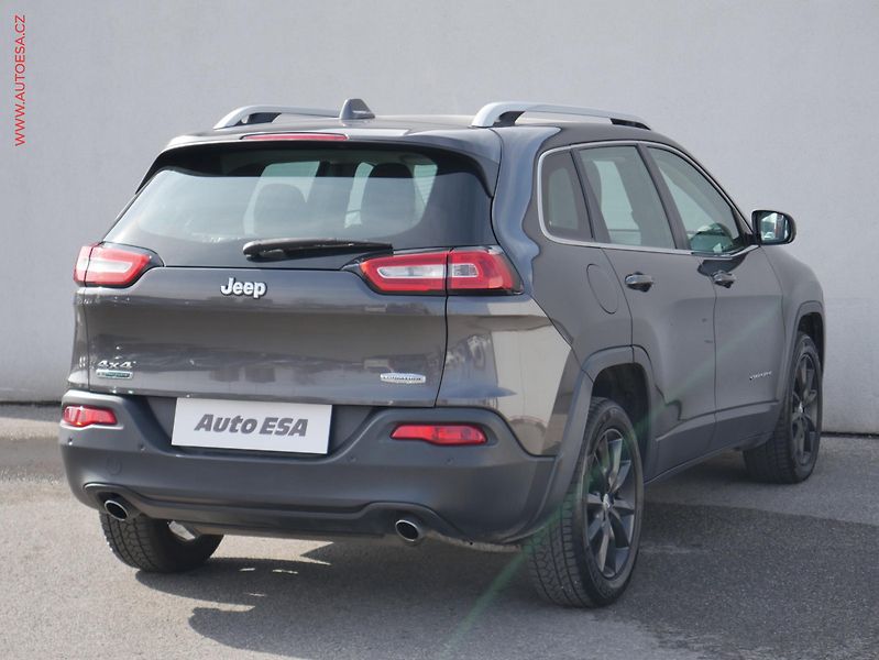Jeep Cherokee (2014) 2.0 CRD 4x4, ČR, Longitude - fotka 4 z 25