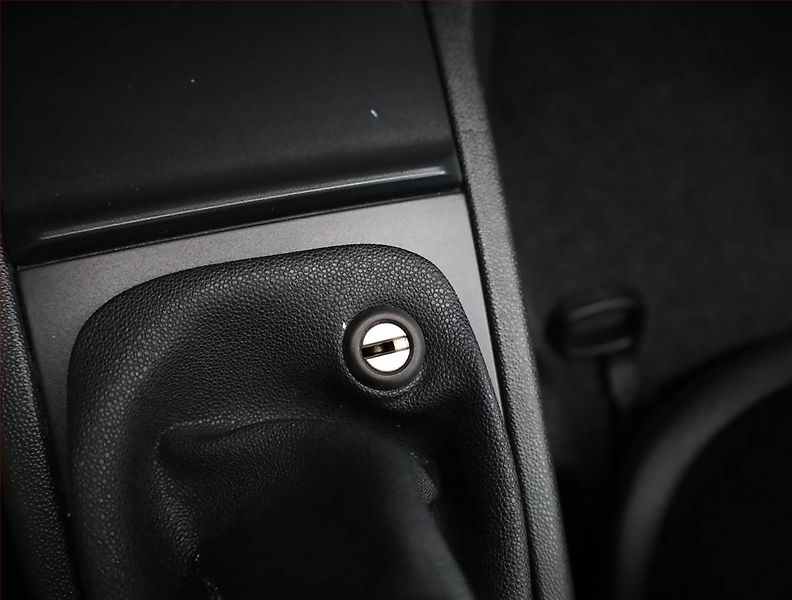Škoda Fabia (2006) 1.2 12V, po STK, pěkný stav - fotka 12 z 14