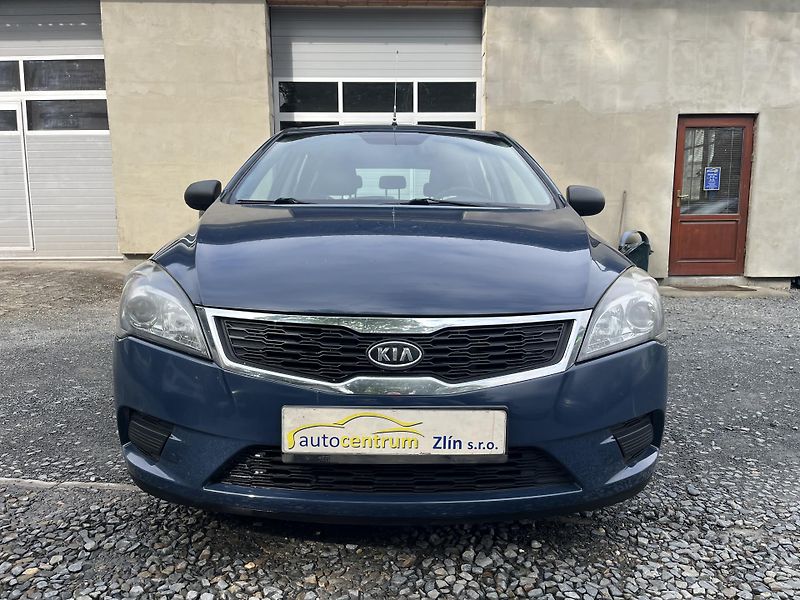 Kia Ceed (2010) 1,6 CRDi 85 Kw ČR!!! - fotka 2 z 16