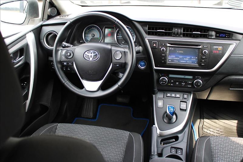 Toyota Auris 1,8 HYBRID KAMERA, SERVISKA - fotka 13 z 34