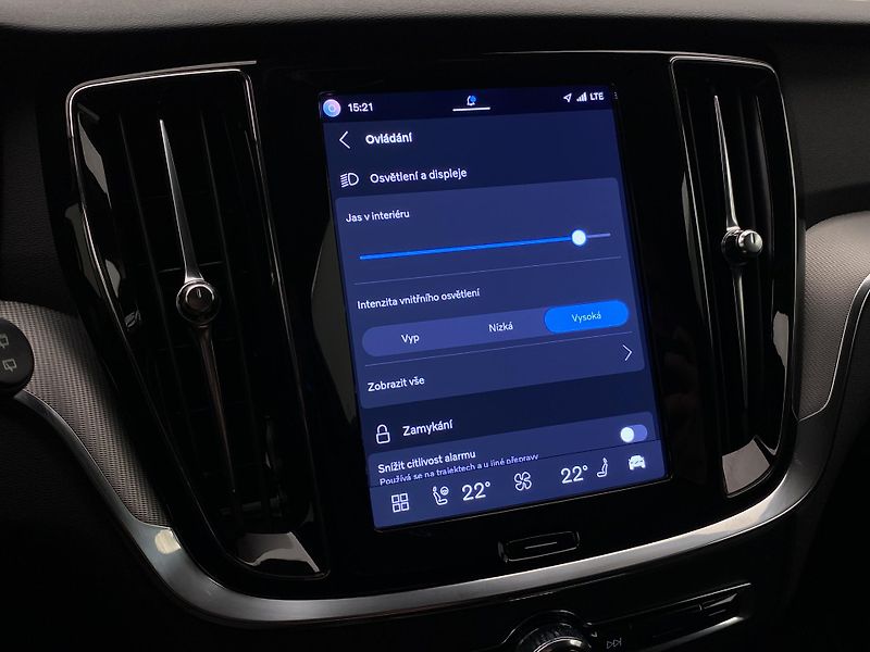 Volvo V60 T6 AWD PLUG-IN DARK REZERVACE - fotka 48 z 58